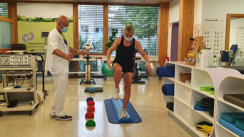 Fotografija: Terapevtska vadba in telesna dejavnost sta z dokazi podprta najpomembnejša načina za obvladovanje osteoartroze, ne glede na starost, resnost simptomov ali stopnjo zmanjšane zmožnosti pacientov. FOTO: Uri Soča