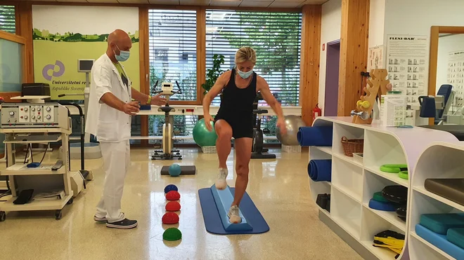 Terapevtska vadba in telesna dejavnost sta z dokazi podprta najpomembnejša načina za obvladovanje osteoartroze, ne glede na starost, resnost simptomov ali stopnjo zmanjšane zmožnosti pacientov. FOTO: Uri Soča