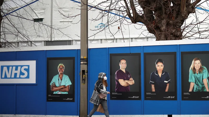 Fotografija: Slovensko podjetje Better je na svoji digitalni zdravstveni platformi razvilo in uvedlo rešitev za nujno oskrbo pacientov za sistem vseh petih okrožij v okviru nacionalnega zdravstvenega sistema NHS v Londonu. FOTO: Henry Nicholls/Reuters