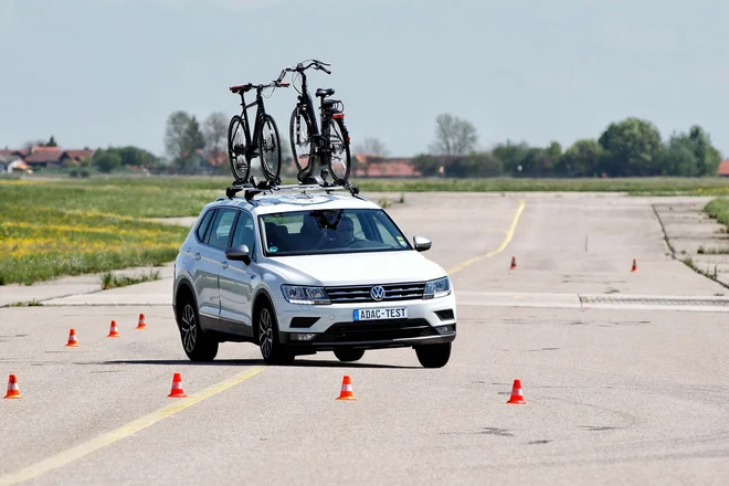 Na tokratnem preskusu smo pri varnostni oceni preverili tudi zaviranje v sili na vso moč pri hitrosti 100 in 80 km/h ter izogibanje oviri pri hitrostih 70, 80 in 90 km/h. FOTO: Ralph Wagner Foto©adac/ralph Wagner
