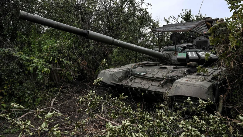 Zapuščen ruski tank na vzhodu Ukrajine.&nbsp;FOTO:&nbsp;Juan Barreto/AFP
