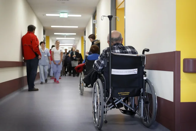 Vsi smo tukaj zamenjljivi, vsi smo nadomestljivi, edino klinični center je v našem prostoru nenadomestljiv,« je dejal nov vršilec dolžnosti, ki je napovedal, da ne bo sledil le finančnim vidikom. FOTO: Leon Vidic/Delo
