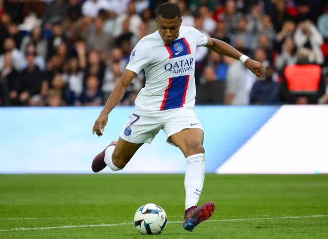 Kylian Mbappe je letos razblinil neznanke o prestopu v Real Madrid, a dopustil možnost, da se bo nekoč le pridružil največjemu nogometnemu klubu na svetu. FOTO: Anne-Christine Poujoulat/AFP