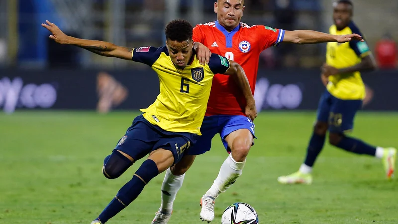 &raquo;Lažni&laquo; Ekvadorec Byron Castillo (levo) bi lahko pri Svetovni nogometni zvezi sprožil postopek za izključitev Ekvadorja s svetovnega prevsntva v Katarju. FOTO: Marcelo Hernandez/AFP
