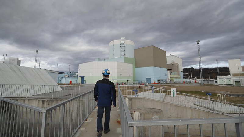 Fotografija: Med remontom jedrske elektrarne v Krškem bo odvisnost Slovenije od uvoza električne energije več kot 55-odstotna, ob zagonu še vseh 11 plinskih blokov in uporabi kurilnega olja pa 30-odstotna, ocenjujejo v Elesu. Foto Leon Vidic
