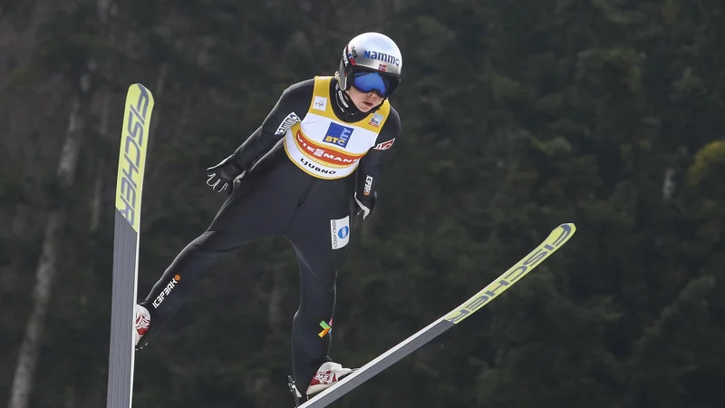 Fotografija: Maren Lundby je po 554 dneh spet skočila na skakalnici. FOTO: Jože Suhadolnik/Delo
