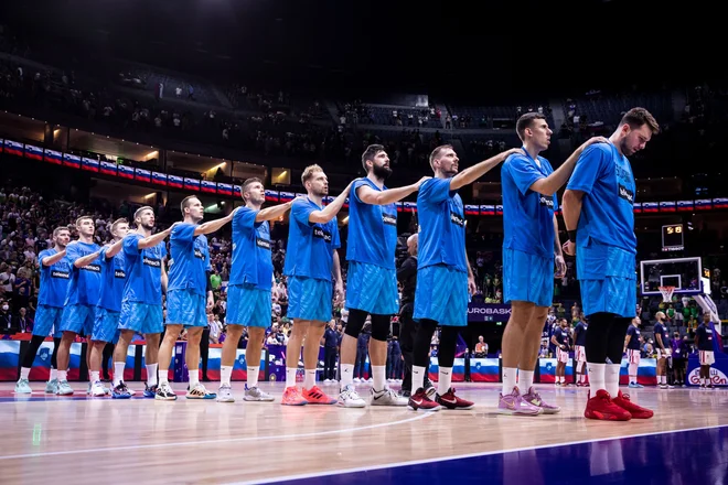 Slovenski košarkarji bodo morali že med četrtfinalnim dvobojem s Poljsko dihati kot uglašeno moštvo. FOTO: KZS
