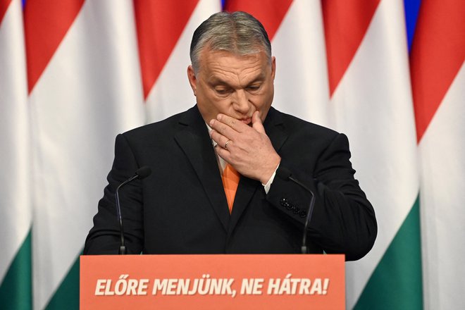 Viktor Orban se zaveda, da bi bila skoraj popolna prepoved splava - tako kot na Poljskem - v njegovi državi izjemno nepriljubljena. FOTO: Attila Kisbenedek/Afp
