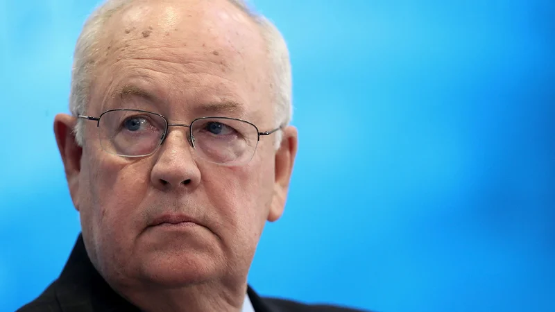 Fotografija: Enega ameriškega predsednika je Ken Starr hotel spraviti s položaja, drugega na njem ohraniti. FOTO: Win McNamee/AFP