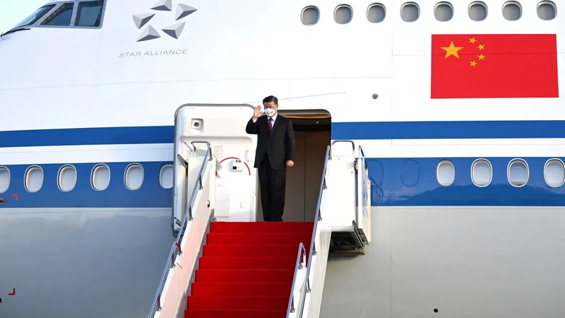 Fotografija: Kitajski predsednik Xi Jinping je včeraj v Kazahstanu začel prvi obisk v tujini od začetka pandemije covida-19. FOTO: Reuters