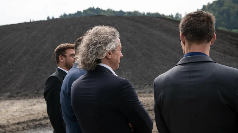 Fotografija: Na deponiji je premoga za slaba dva tedna. FOTO: Miran Beškovnik