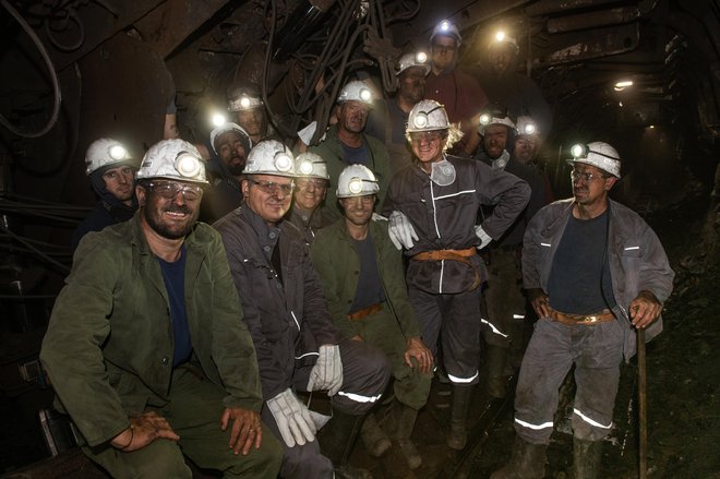 Predsednik vlade Robert Golob je obiskal tudi rudarje. Kot je dejal, jim je želel povedati, da ne bodo zapostavljeni. FOTO: Miran Beškovnik
