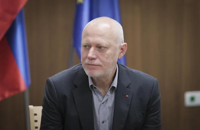 Tako v SD kot v Gibanju Svoboda si menda želijo, da bi Brglez postal skupni koalicijski kandidat, v tretji koalicijski partnerici Levici pa na to menda niso pripravljeni. Nadaljujejo postopke za vstop v predsedniško tekmo s svojim kandidatom. FOTO: Jože Suhadolnik/Delo
