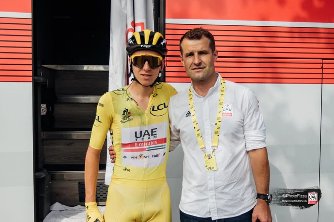 Tadej Pogačar in Andrej Hauptman sta proslavila že dve rumeni majici v Parizu, zdaj se Pogi podaja še v boj za mavrično majico. FOTO: UAE Emirates
