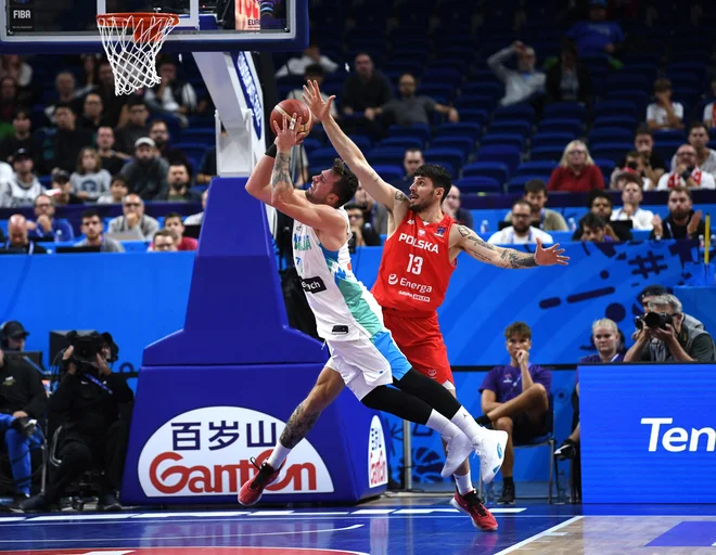 Poljaki so odlično ustavili nba zvezdnika Luko Dončića. FOTO: Annegret Hilse/Reuters
