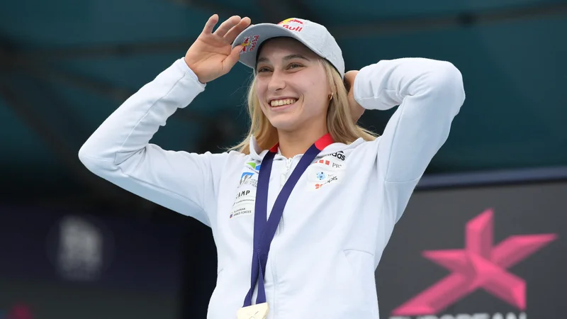 Olimpijska zmagovalka Janja Garnbret bo vstopnico za igre v Parizu najprej lovila v Bernu prihodnje leto. FOTO: Andreas Gebert/Reuters

