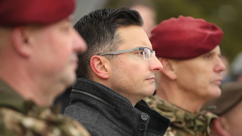 Fotografija: Obrambni minister Marjan Šarec se doslej še ni odzval na naše vprašanje, ali je že padla odločitev o nakupu cenejših rosomakov namesto boxerjev. FOTO: Jure Eržen/Delo