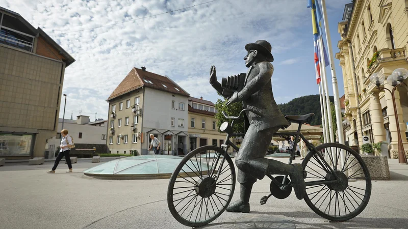 Fotografija: Natančno za koliko sta bila oškodovana proračuna občin Celje in Vojni ter državni proračun, ni znano, kriminalisti ocenjujejo, da za več sto tisoč evrov. FOTO: Jože Suhadolnik/Delo