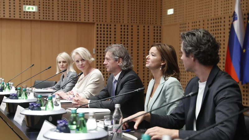 Fotografija: Tanja Fajon je danes pozvala k skupni podpori koalicije strankinemu predsedniškemu kandidatu Milanu Brglezu. FOTO: Leon Vidic/Delo