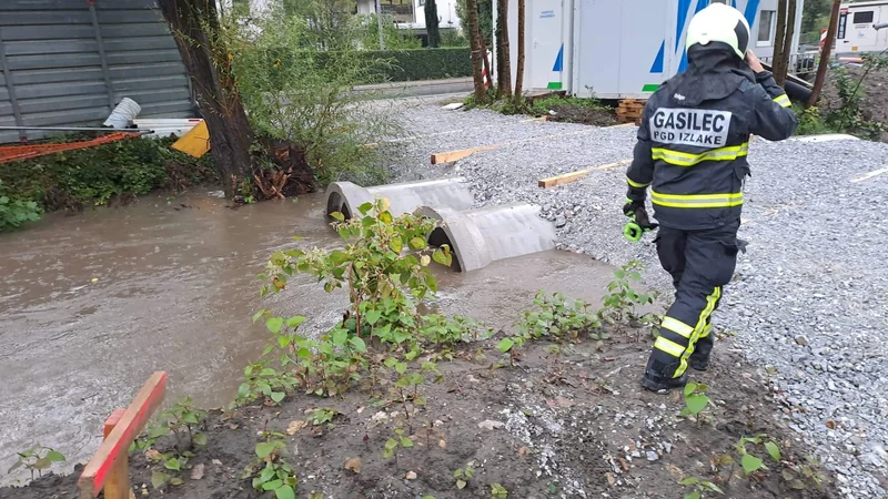 Fotografija: Izlaški gasilci so imeli z odpravljanjem posledic neurja polne roke dela. FOTO: FB PGD Izlake