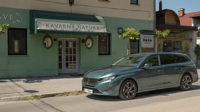 Fotografija: Kavo Escobar nam postrežejo v izbranih kavarnah po Sloveniji, tudi v kavarni Natura v Ljubljani. FOTO: Urša Bavčar