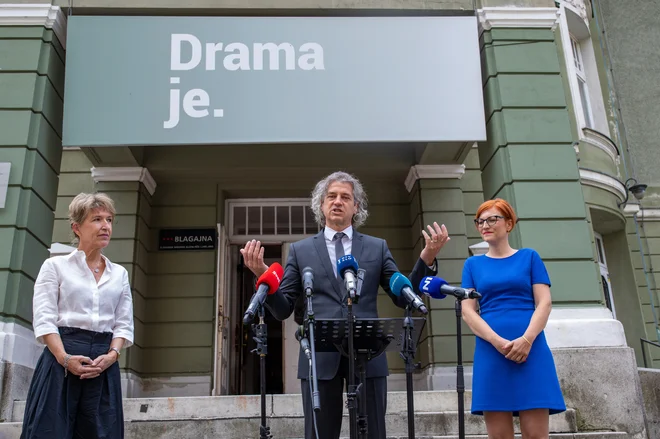 Ni tehtnega razloga za politična preigravanja in preračunavanja;&nbsp; državljani ob tej priložnosti morda dobimo potrditev politične zrelosti ljudi, ki trenutno vodijo državo. FOTO: Voranc Vogel
