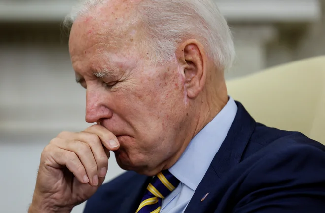 Ameriški predsednik Joe Biden je ruskega Vladimirja Putina posvaril, naj ne spreminja obraza vojne. Foto Evelyn Hockstein/Reuters
