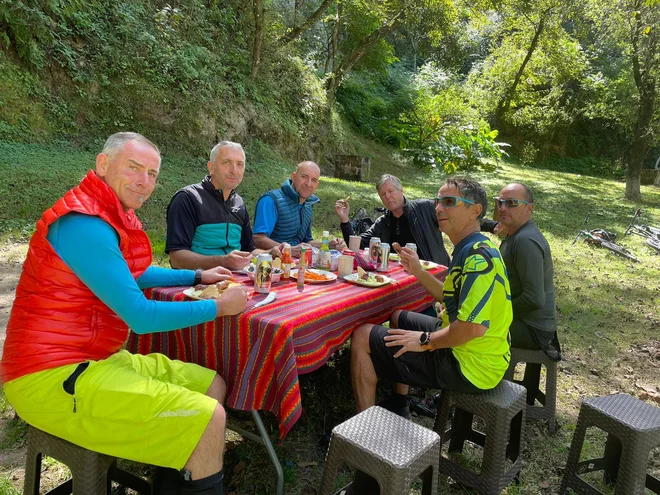 Malica na poti. FOTO: Damijan Ambrožič 

