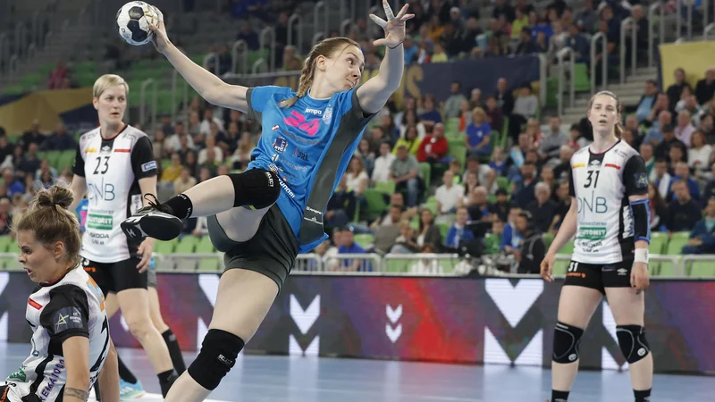 Fotografija: Krožna napadalka Valentina Klemenčič je ena od igralk Krima, ki se bodo želele Kristiansandu oddolžiti za štiri lanske poraze. FOTO: Leon Vidic