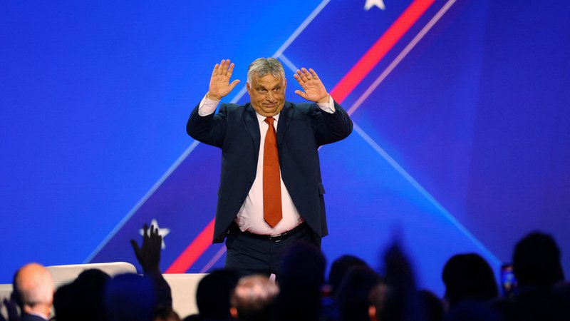 Fotografija: Madžarski premier Viktor Orbán se bo v prihodnjih mesecih poskušall rešiti sankcij z reformami, tudi glede korupcije, ki je sestavni del njegovega sistema. FOTO: Brian Snyder/Reuters
