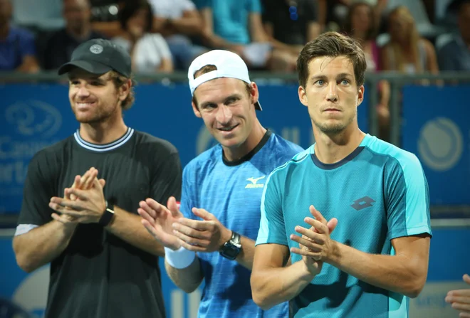 Blaž Kavčič, Grega Žemlja zdaj kot zvezni kapetan in Aljaž Bedene so se veselili pomembnem slovenske zmage. FOTO: Jure Eržen/Delo