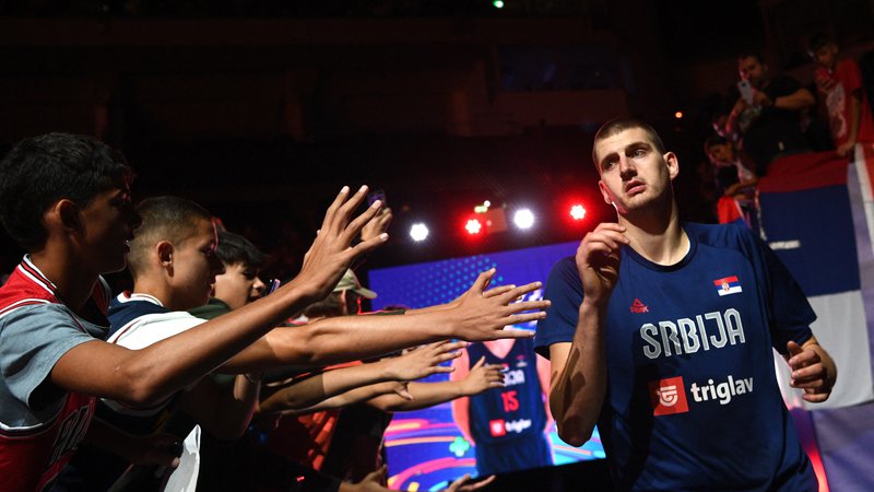 Fotografija: Najboljši košarkar lige NBA Nikola Jokić na eurobasketu ni prišel na svoj račun. FOTO: Annegret Hilse/Reuters
