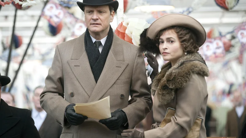 Fotografija: Colin Firth in Helena Bonham Carter kot Jurij VI. in Elizabeta Bowes-Lyon v filmu Kraljev govor (2010). FOTO: Lancashire.gov.uk/wikipedia