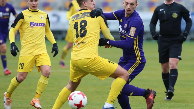 Fotografija: Maribor je bil razigran v Domžalah. FOTO: Tadej Regent