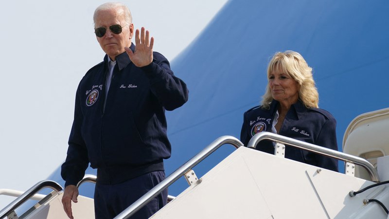 Fotografija: Ameriški predsednik Joe Biden je Rusiji v primeru uporabe taktičnega jedrskega in kemičnega orožja zagrozil s »posledičnim« odgovorom. Foto Kevin Lamarque/Reuters

