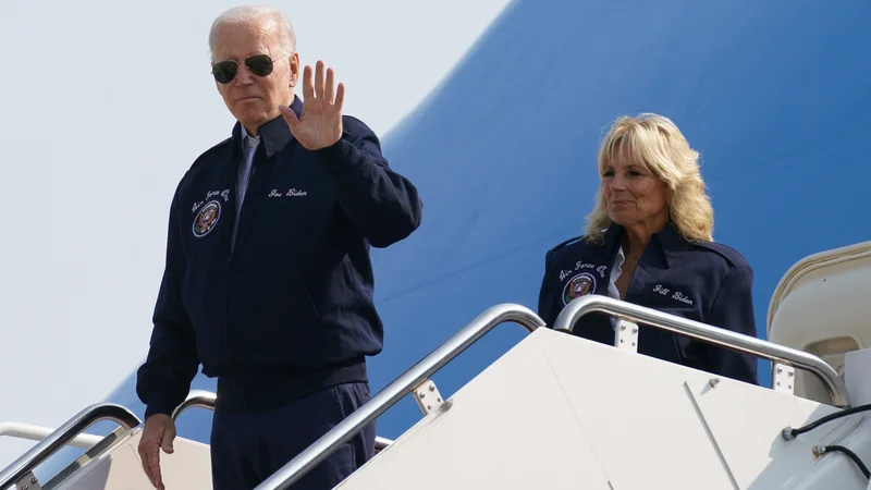 Fotografija: Ameriški predsednik Joe Biden je Rusiji v primeru uporabe taktičnega jedrskega in kemičnega orožja zagrozil s »posledičnim« odgovorom. Foto Kevin Lamarque/Reuters