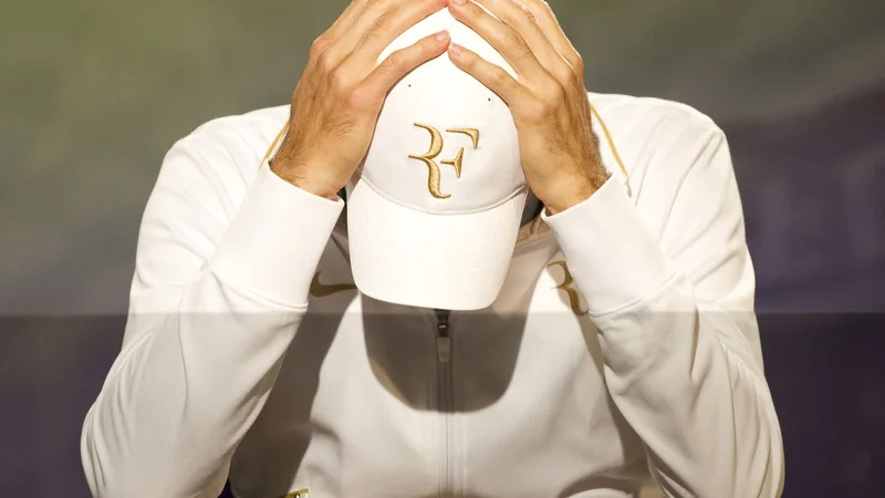 Fotografija: Roger Federer med novinarsko konferenco junija 2010, ko je v četrtfinalu Wimbledona izpadel po porazu s Čehom Tomašem Berdychom. FOTO: Thomas Lovelock/AFP