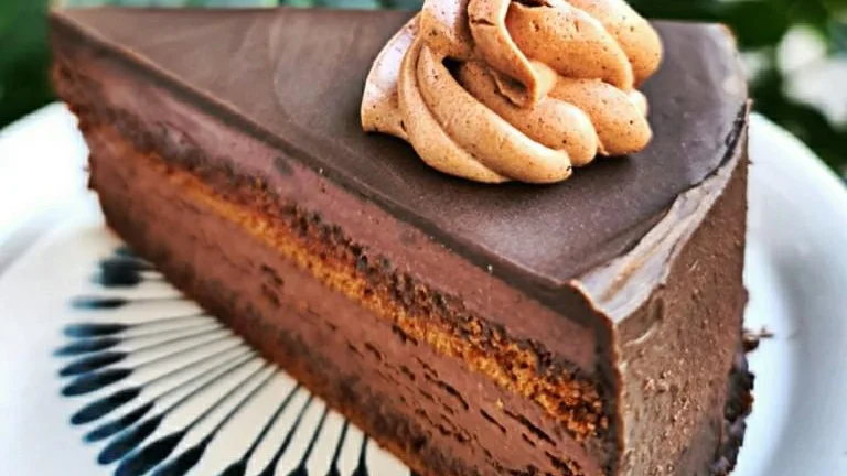 Fotografija: Poletov recept: Sacher torta. FOTO: Tanja Drinovec