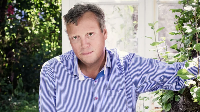 Fotografija: Jonas Jonasson v romanih duhovito komentira sodobnost in preteklost. FOTO: Sara Arnald