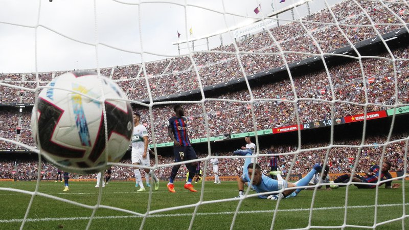 Fotografija: Na Camp Nou se vrača vzdušje pred krizo, FC Barcelona že po letih izgub že posluje z dobičkom. FOTO: Albert Gea/Reuters
