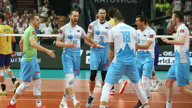 Fotografija: Naša odbojkarska izbrana vrsta je v 30 letih doživela marsikaj. FOTO: Jože Suhadolnik/Delo