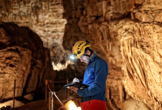 Sodelavci Inštituta za raziskovanje krasa ZRC SAZU so predstavili svoje delo v povezavi z jamami. FOTO: Blaž Samec
