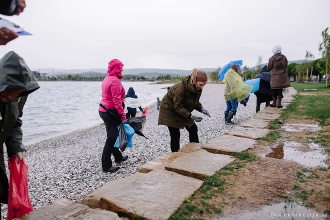 Ob primernih mestih za počitek je tudi največ odpadkov. FOTO: Teja Blatnik
