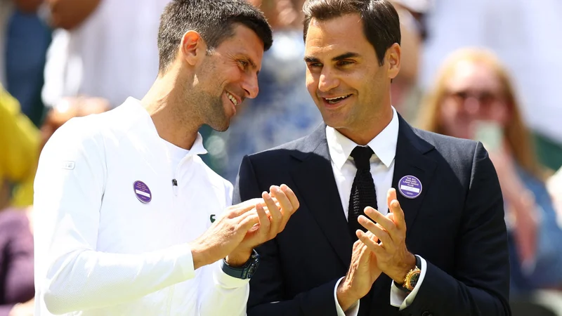 Fotografija: Roger Federer je 3. julija prišel pozdravit Nobaka Đokovića v Wimbledon. FOTO: Hannah Mckay/Reuters