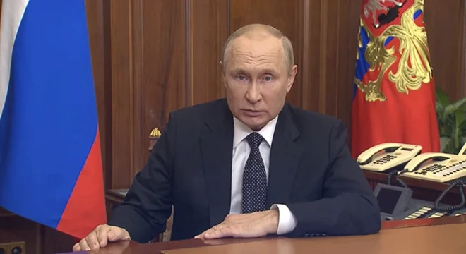 Ruski predsednik Vladimir Putin je v nagovoru ruske javnosti Zahod obtožil, da hoče uničiti Rusijo. FOTO: Reuters