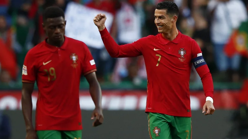 Fotografija: Cristiano Ronaldo namerava še dolgo igrati za Portugalsko. FOTO: Pedro Nunes/Reuters