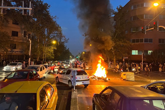 V Teheranu že več dni potekajo protesti. FOTO: AFP
