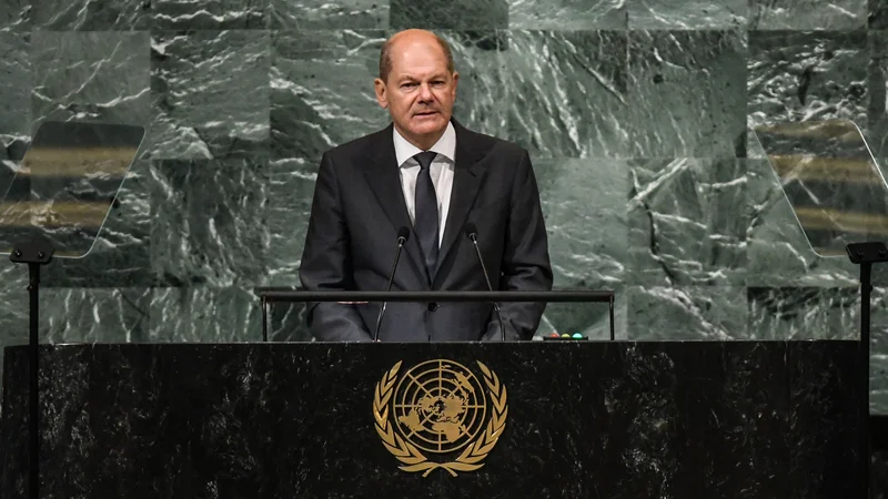 Fotografija: Nemški kancler Olaf Scholz je v nagovoru na zasedanju Združenih narodov obsodil imperialistično vojno Vladimirja Putina. FOTO: Stephanie Keith/AFP