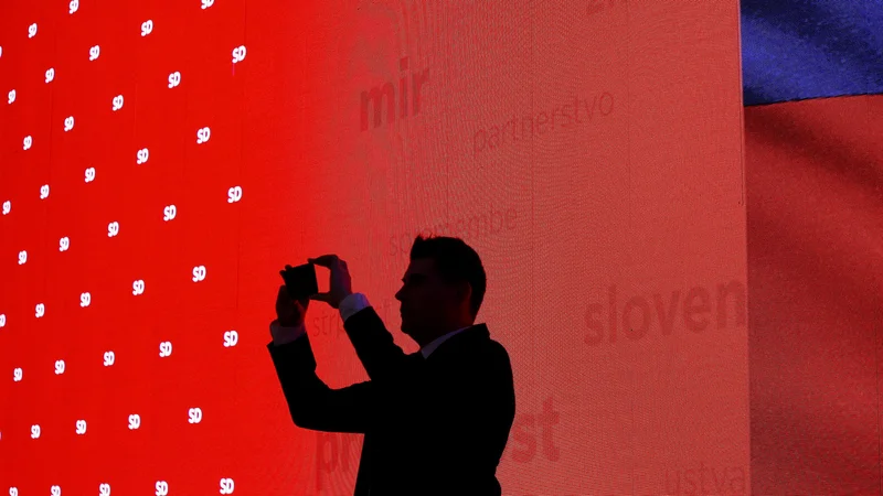 Fotografija: Ob podpori tretjine delegatov je sicer tudi na kongresu še mogoče vložiti kandidature za vse vodstvene funkcije. FOTO: Blaž Samec/Delo