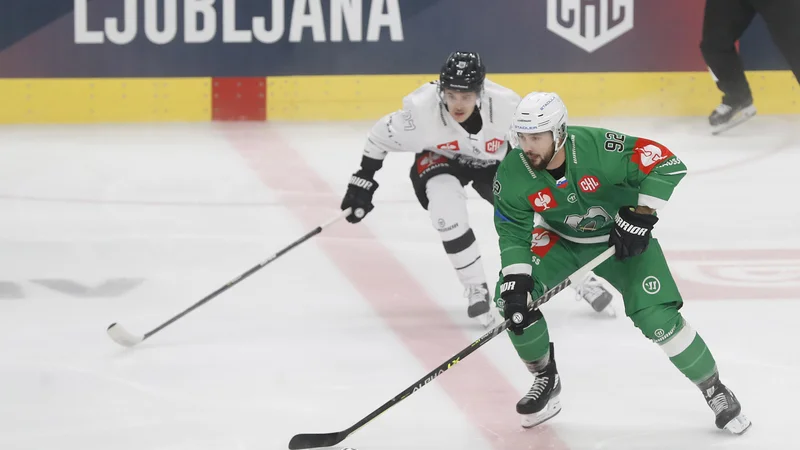 Fotografija: Hokejisti SŽ Olimpije se bodo v velikem finalu pričakovano pomerili z večnimi gorenjskimi tekmeci. FOTO: Leon Vidic/Delo